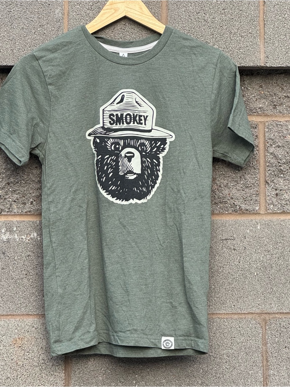 Unisex The Landmark Project Smokey The Bear Olive Green Graphic T-Shirt XS